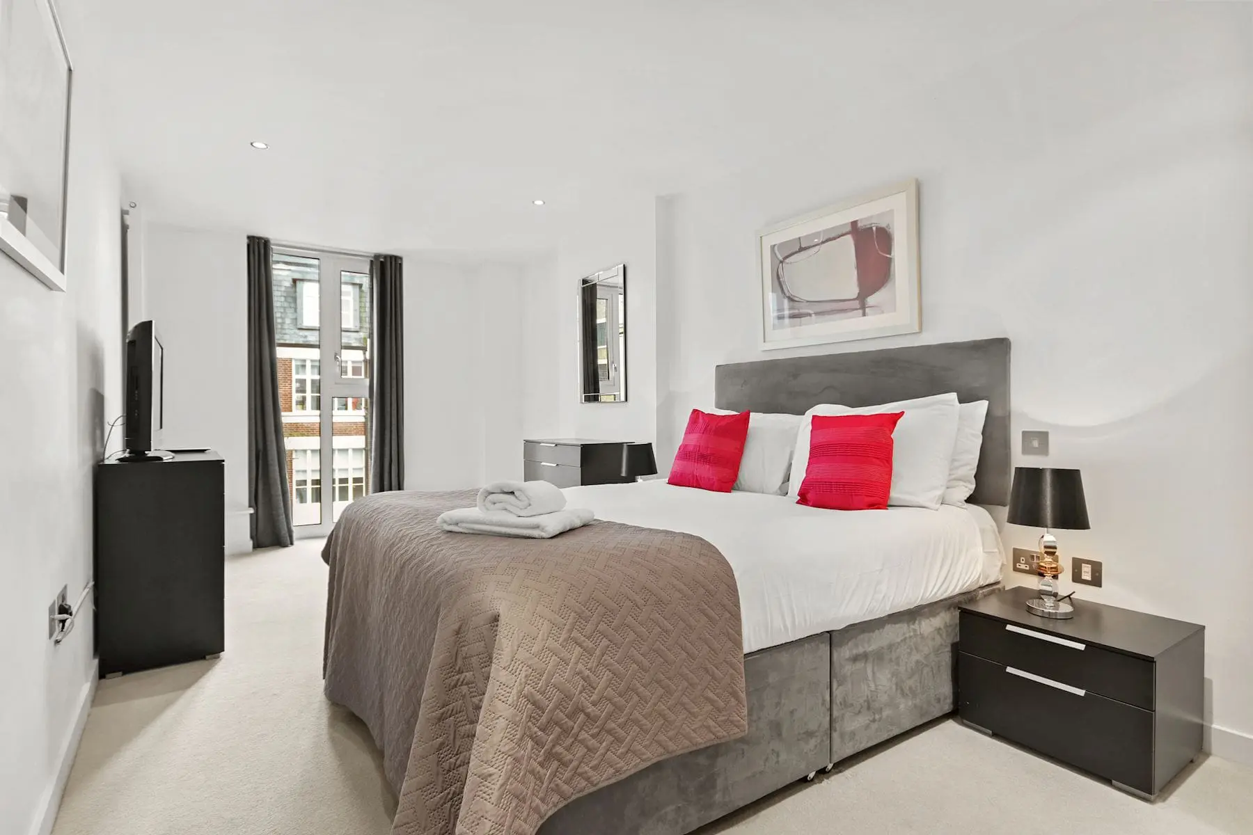 Fully furnished bedrooms in Farringdon serviced apartments in London