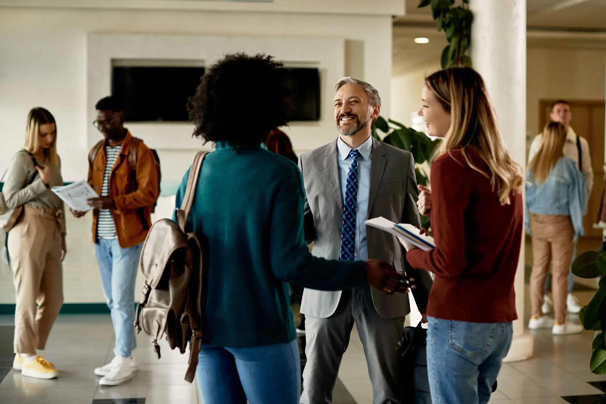 Convenient, fully equipped housing for administrators and coordinators who oversee student programmes