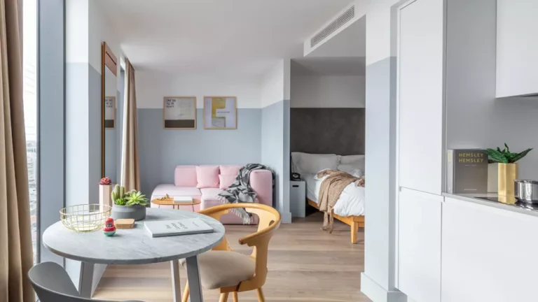  Leman Locke Aparthotel