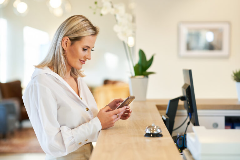 24-hour reception or concierge 