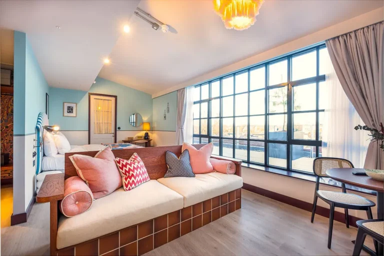 Affordable serviced apartments in London suitable for project teams and group business travel at Room2 Chiswick